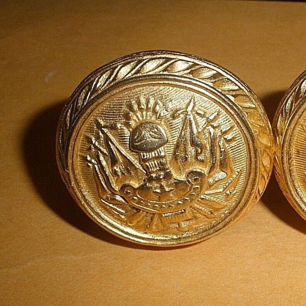 1980s Nordstrom Classiques Entier Heraldic Crest Symbol Gold Tone Clip Earrings